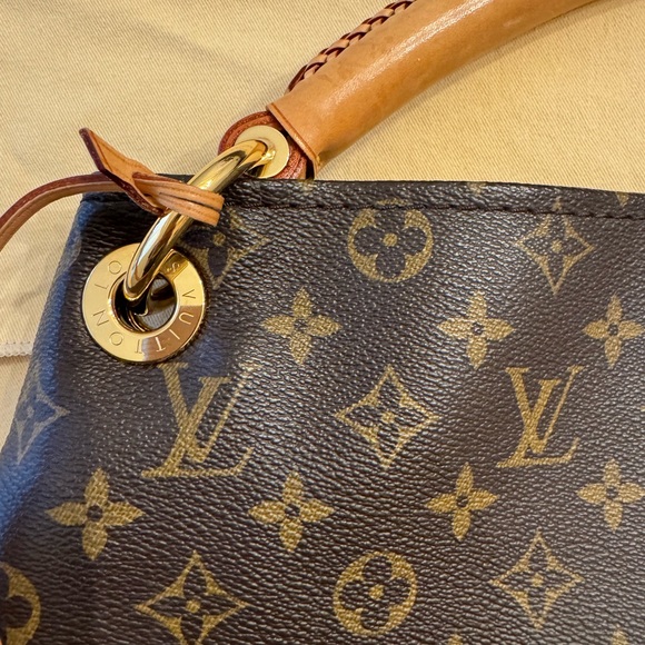 Authentic Louis Vuitton Artsy MM - Picture 14 of 15
